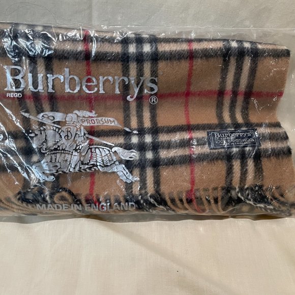Burberry Scarf Never Worn in original plastic sleeve - 76 x 12 (incl fringe). - Picture 2 of 6